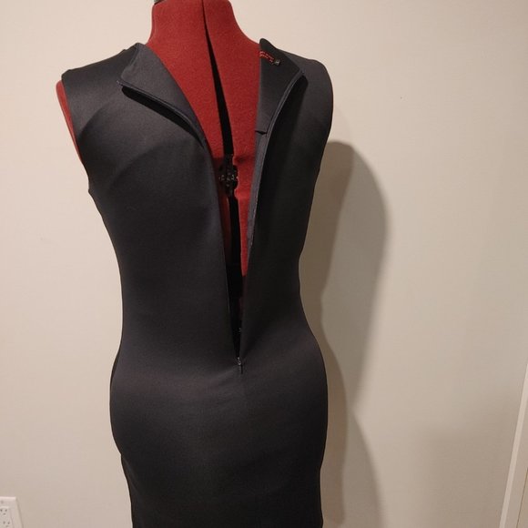 Funky Printed Sleeveless Dress - Picture 4 of 10